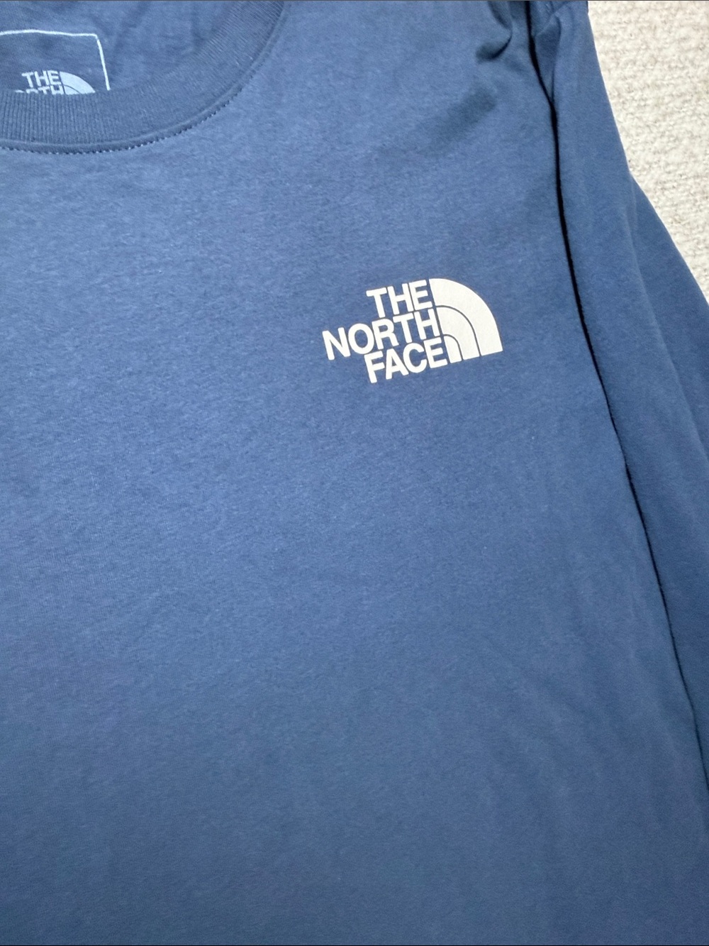 The North Face Navy Long Sleeve Logo Tee with White Sleeve Print Size M (hole) - Picture 2 of 6
